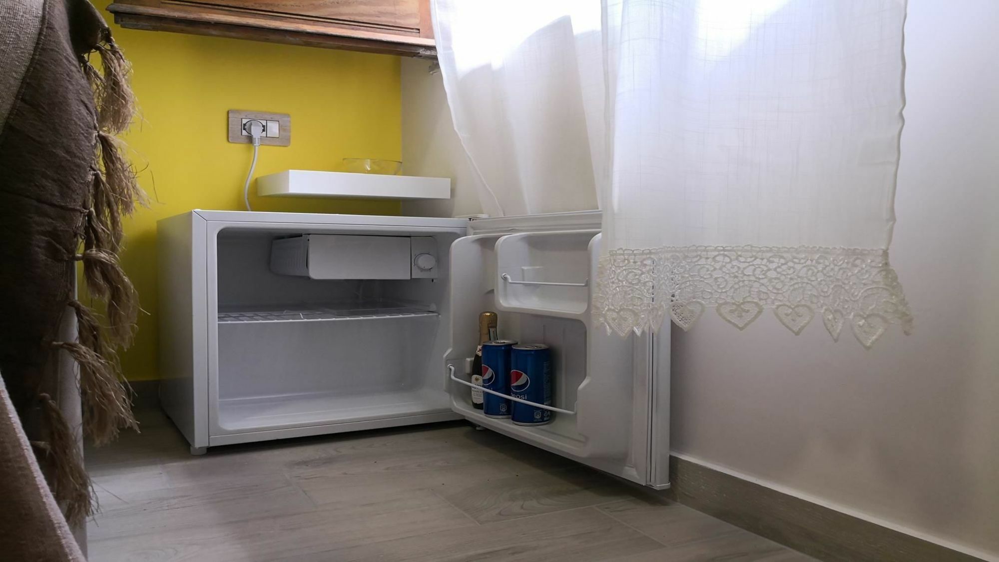 Bed and Breakfast Fenesta Vascia Neapel Exterior foto