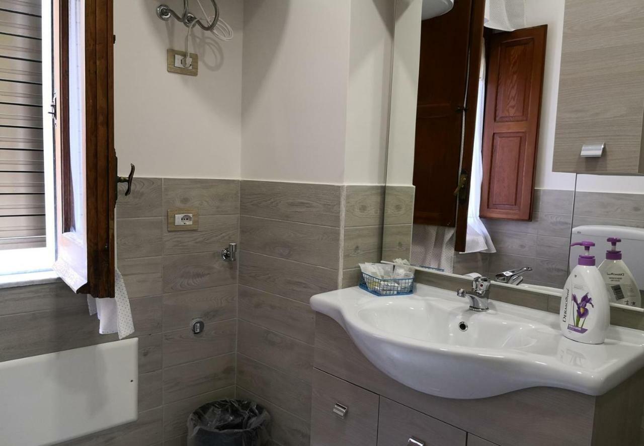 Bed and Breakfast Fenesta Vascia Neapel Exterior foto